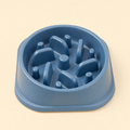 Gamelle anti-glouton a labyrinthe, vue studio sur fond creme