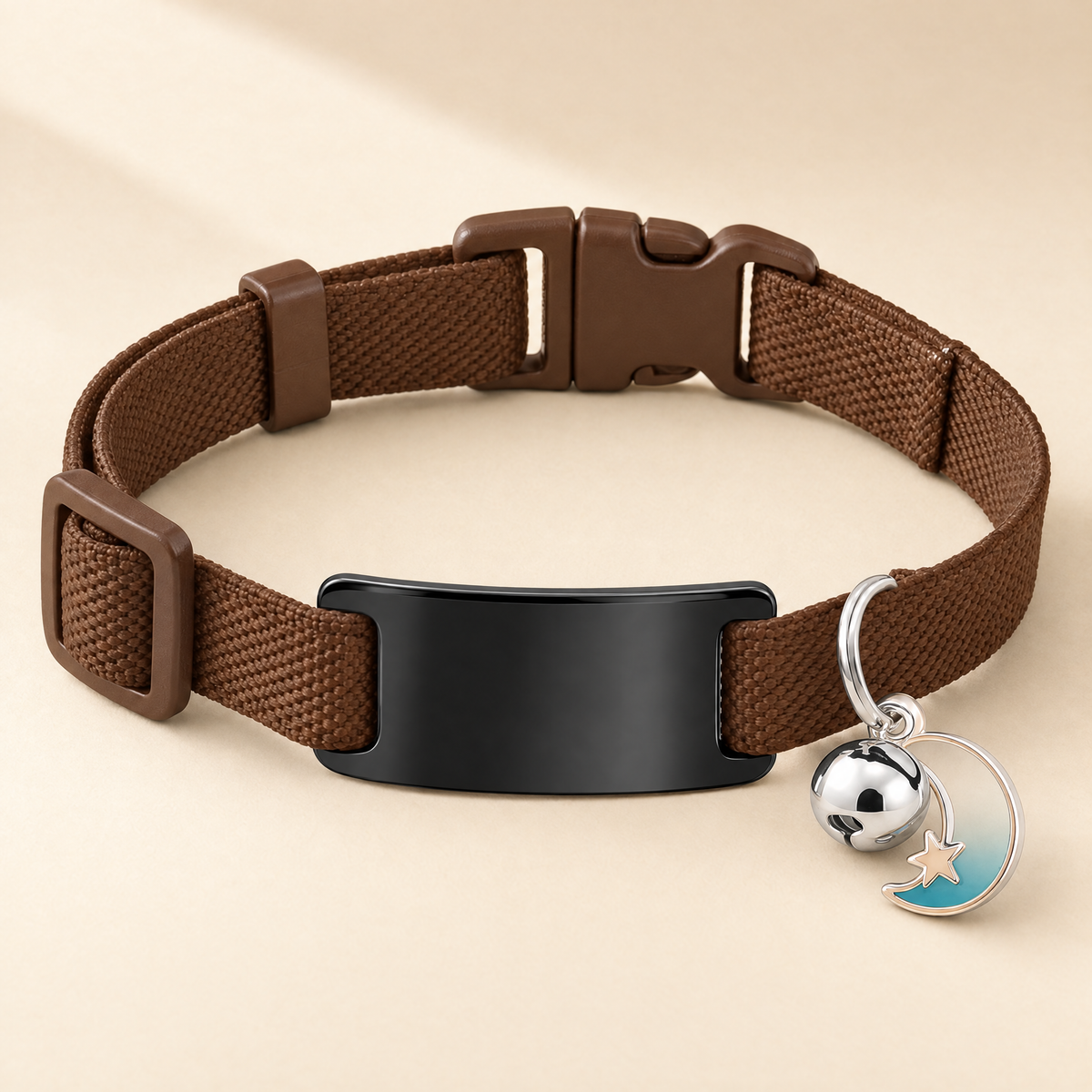 Collier chat élastique marron, médaille noire