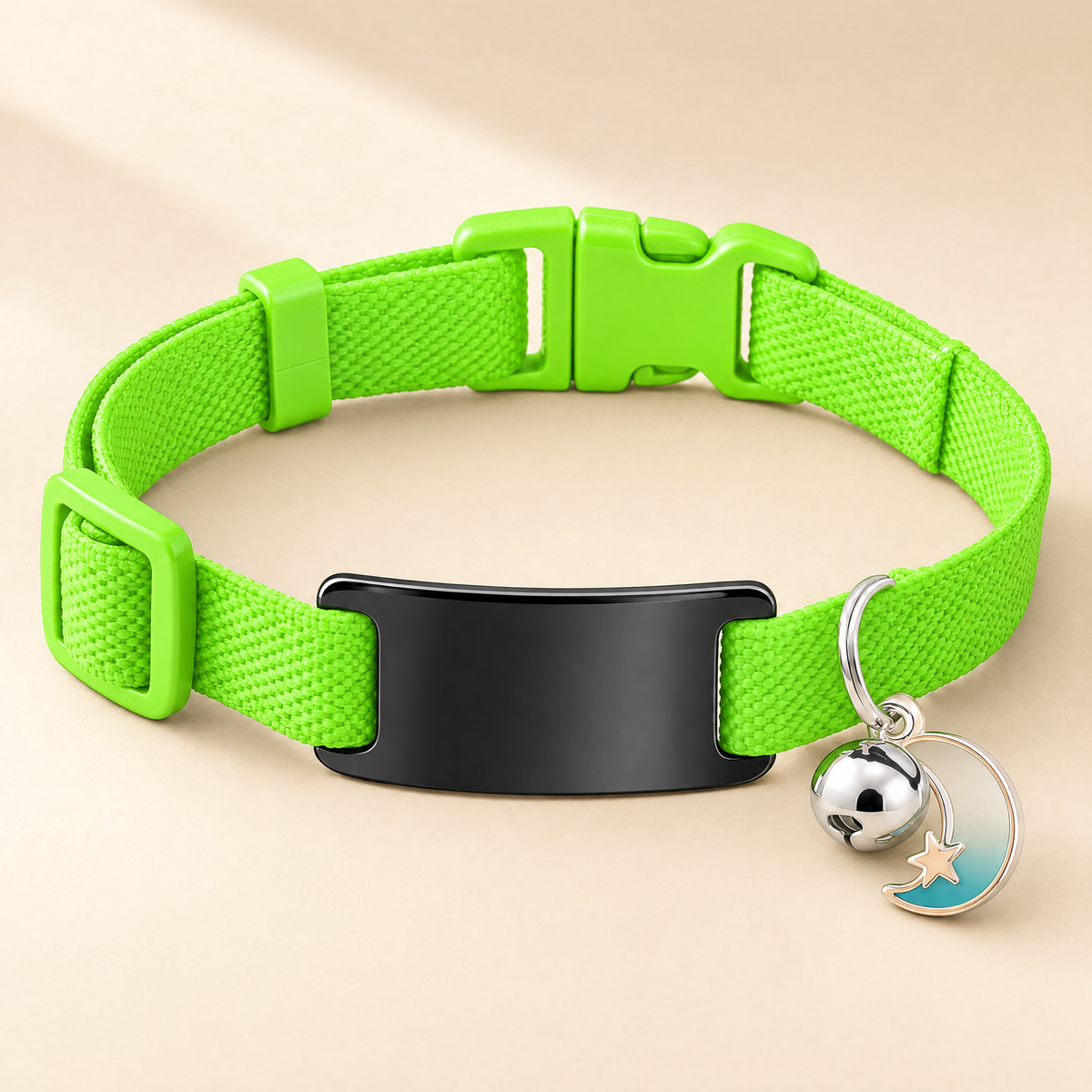 Collier chat élastique vert fluo, médaille noire