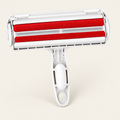 Rouleau anti-poils réutilisable rouge, sur fond crème