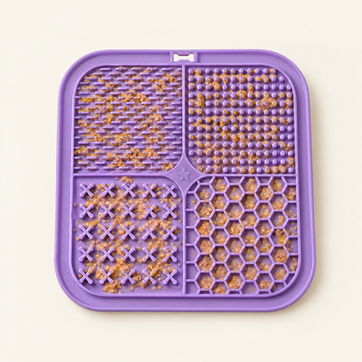 Tapis de léchage en silicone violet avec pâtée dans les rainures